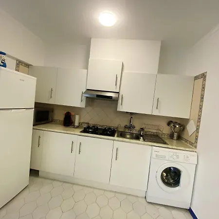 Cosy In With Balcony And Sea View 9 M² Portimão