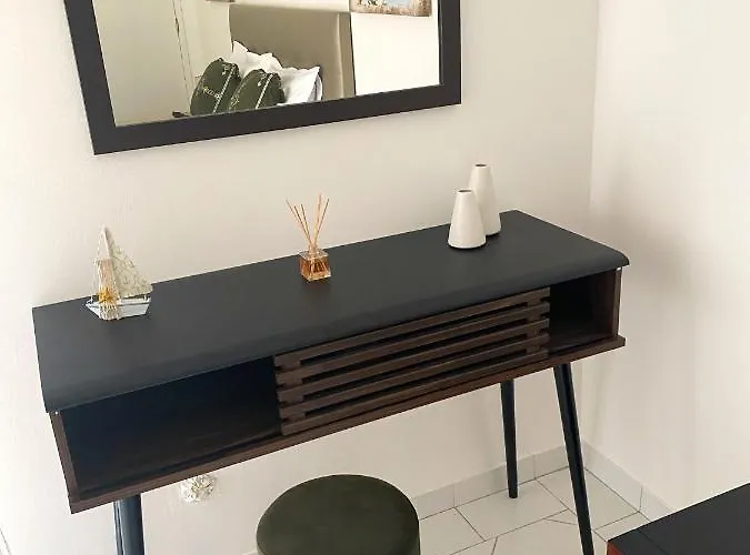 Cosy In With Balcony And Sea View - 9 M²