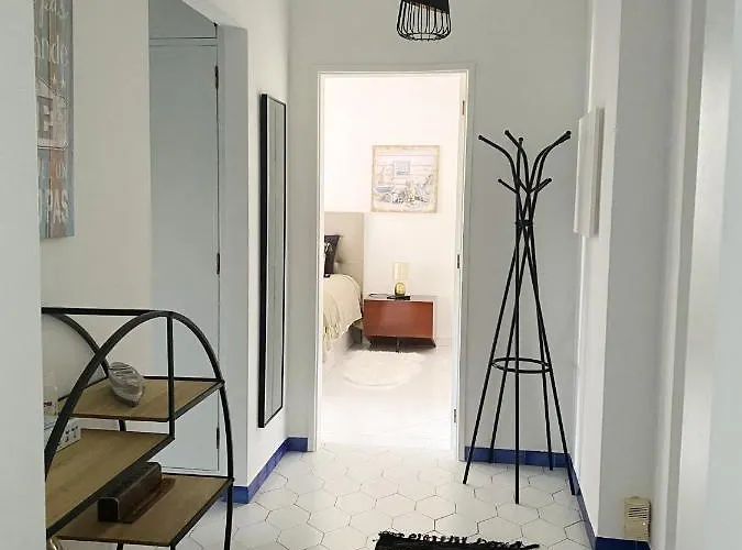 Cosy In With Balcony And Sea View - 9 M² * Portimão