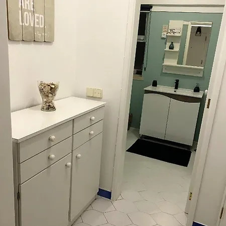 Cosy In With Balcony And Sea View - 9 M² Apartment Portimao