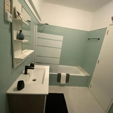 Cosy In With Balcony&sea View - 9 M² Apartamento Portimão
