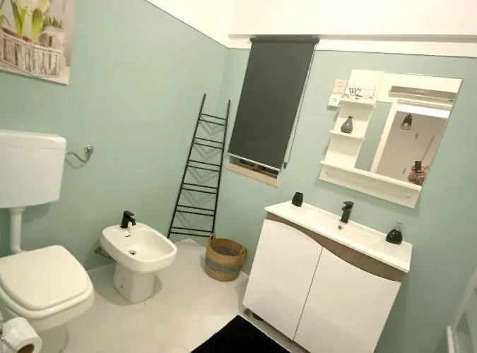 Cosy In With Balcony And Sea View - 9 M² * Portimao