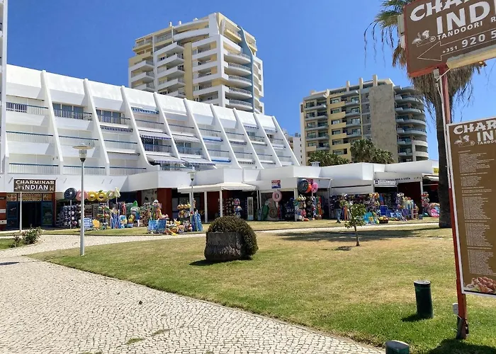 Cosy In With Balcony And Sea View - 9 M² Portimao