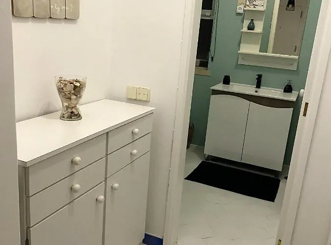 Cosy In With Balcony And Sea View - 9 M² Apartment Portimao