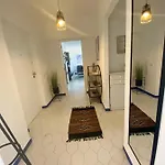 شقة Cosy In With Balcony And Sea View - 9 M² *