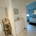 Cosy In With Balcony And Sea View - 9 M² شقة *