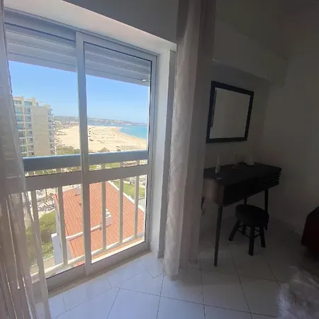 شقة Cosy In With Balcony And Sea View - 9 M² *