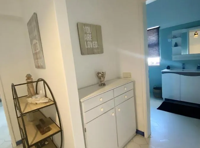 Cosy In With Balcony And Sea View - 9 M² Apartment *