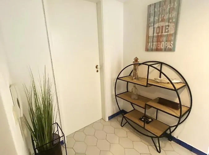 Apartment Cosy In With Balcony And Sea View - 9 M² *