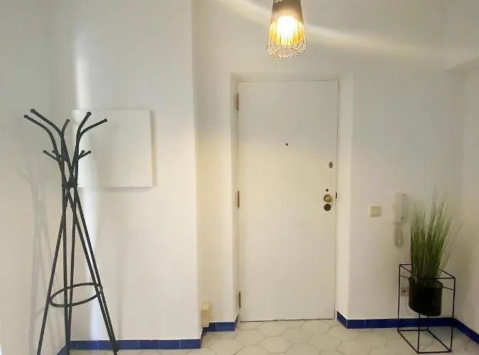 Cosy In With Balcony And Sea View - 9 M²