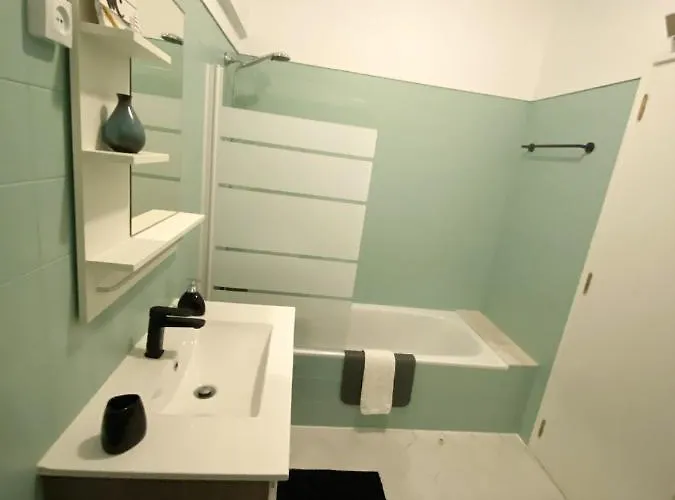 Cosy In With Balcony And Sea View - 9 M² Apartment